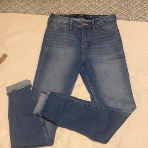 Hollister curvy high rise super skinny jeans 7L